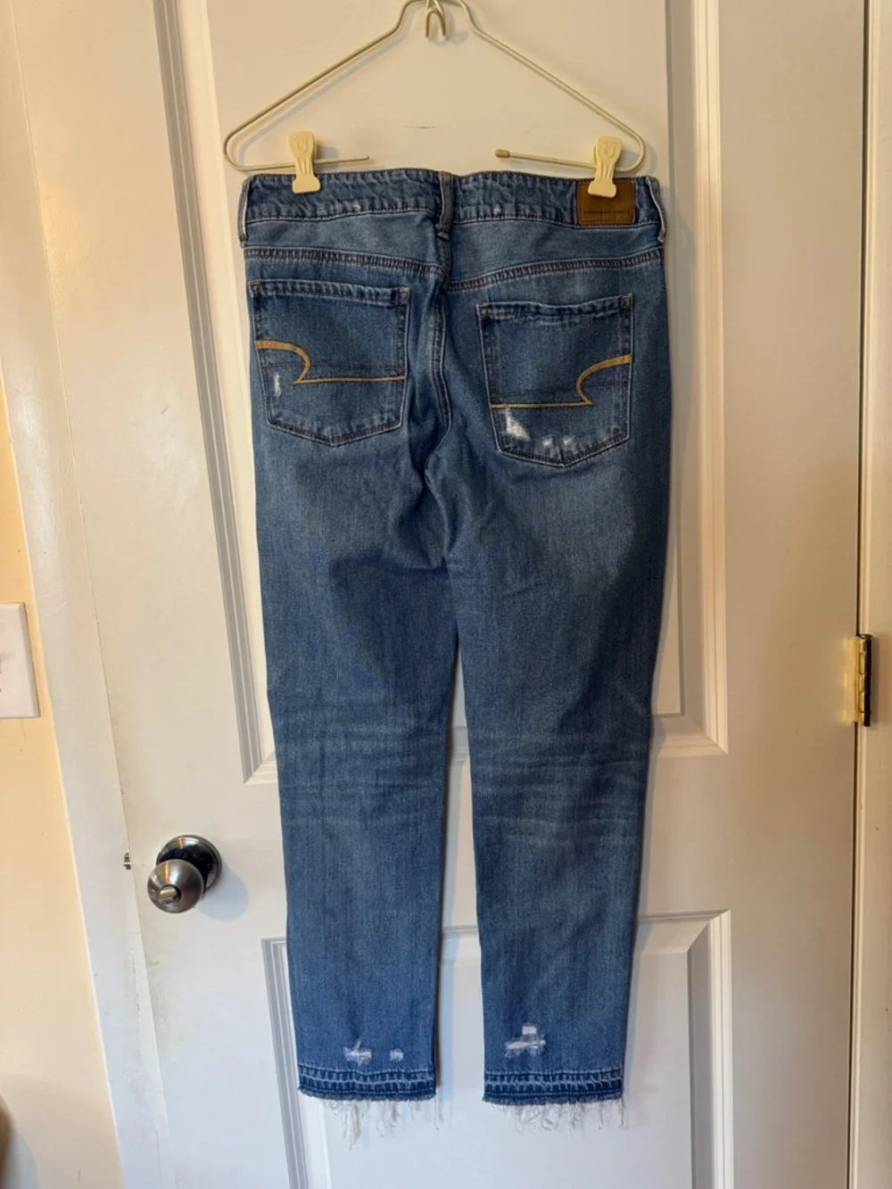 American eagle women’s extreme distressed‎ denim jeans size 2